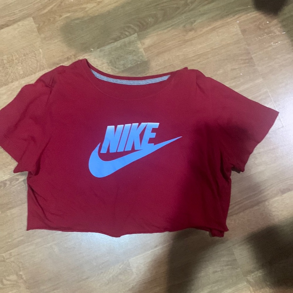 Cropped Nike Shirt